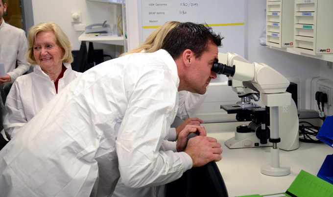 Steve Harper visits Newcastle Molecular Pathology Node Proximity Lab 