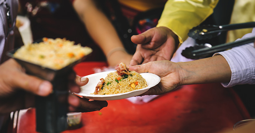 Volunteers-serving-food