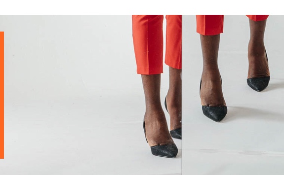 Image of reflected feet in a mirror