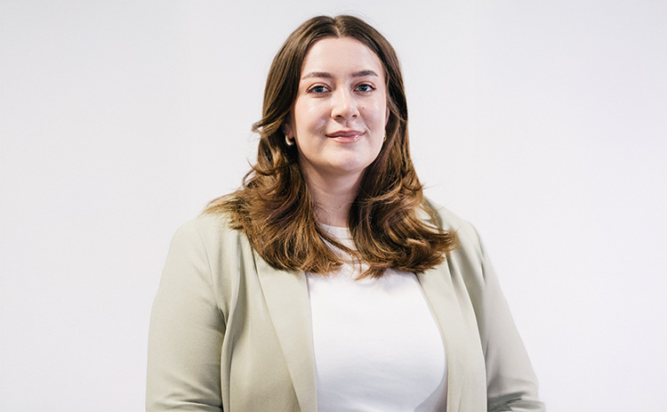 Headshot of MBA student Caitlin Hamilton