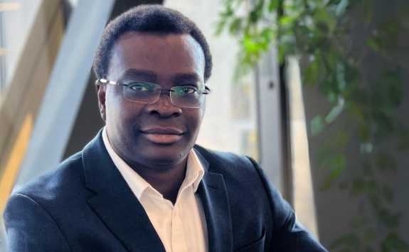 Headshot of Dr Olusola Idowu - Newcastle University alumnus and CEO of HexisLab