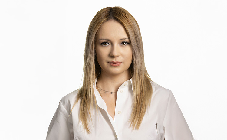 Headshot of MBA Graduate Elnara Khalilova