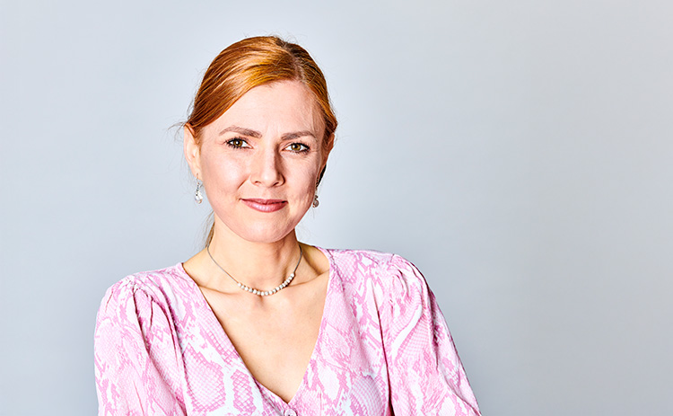 Headshot of Rebecca Stobbs