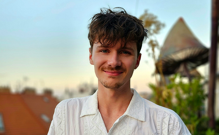 Headshot of Tom Johnson, CEO of Chatterbug