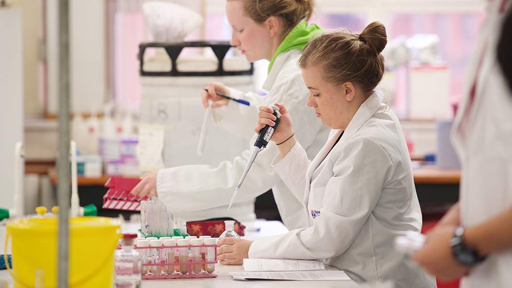 food and nutrition student in a lab