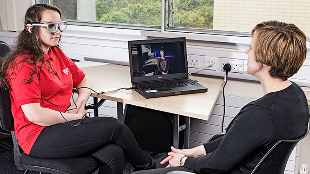 Psychology students using brain monitoring equipment