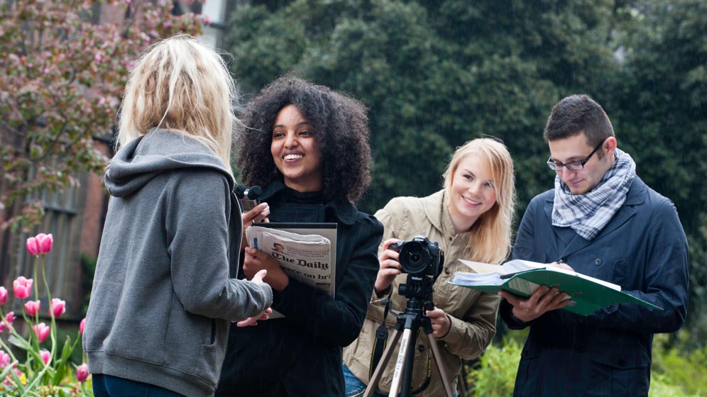 Students interviewing people on campus